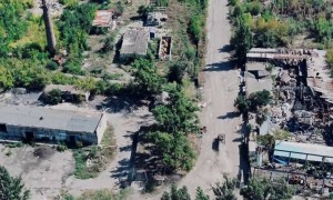 普京称包围红军城乌军,邀外媒去采访,乌克兰厉声警告:谁敢去红军城试试!